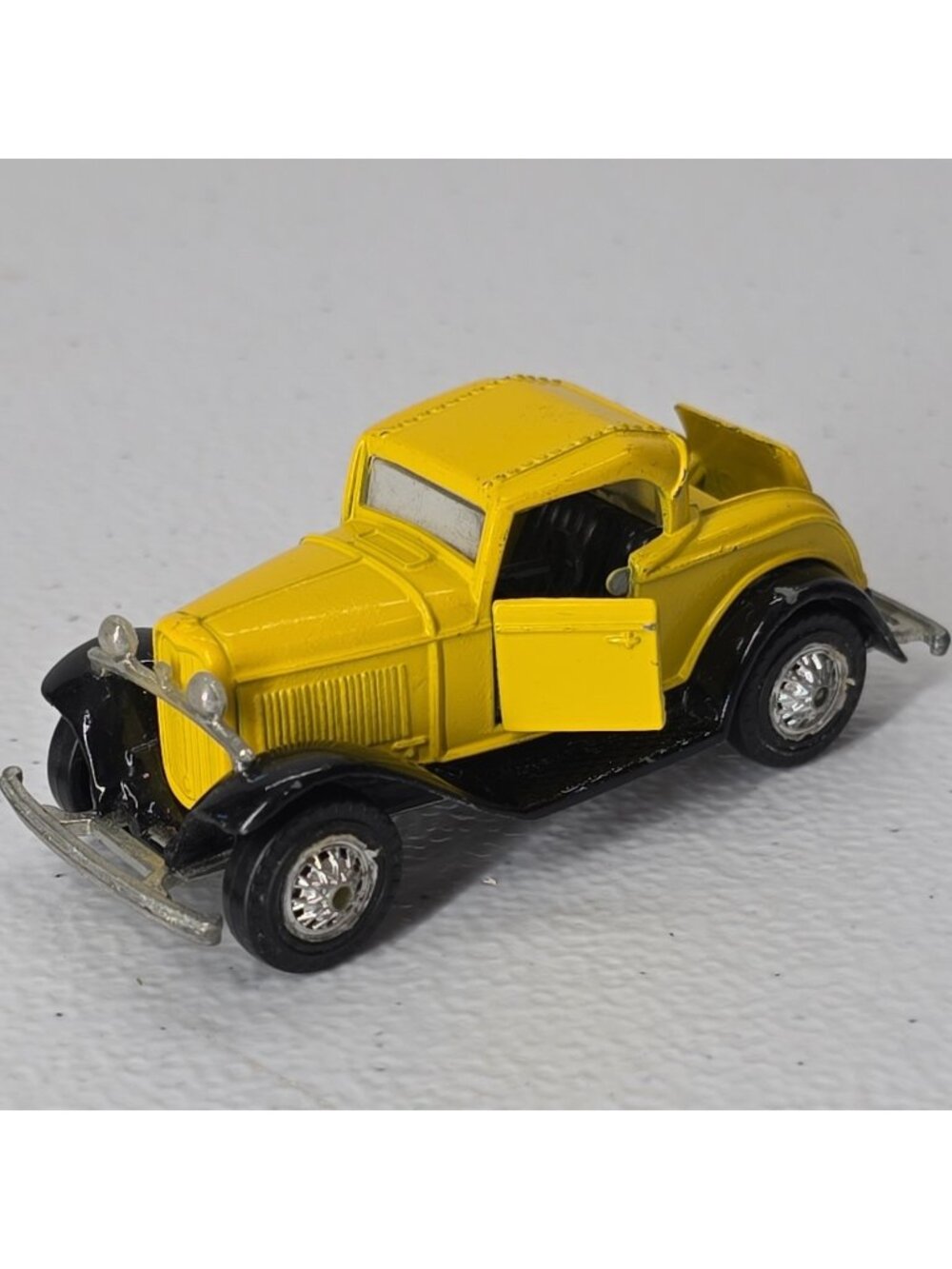 Road Champs 1984 Die Cast 1:55 Scale 1934 Ford Model A Yellow Rumble Seat